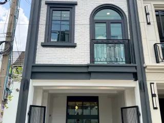 Reihenhaus zum Kauf und zur Miete mit 3 Zimmer in Suan Luang, Bangkok