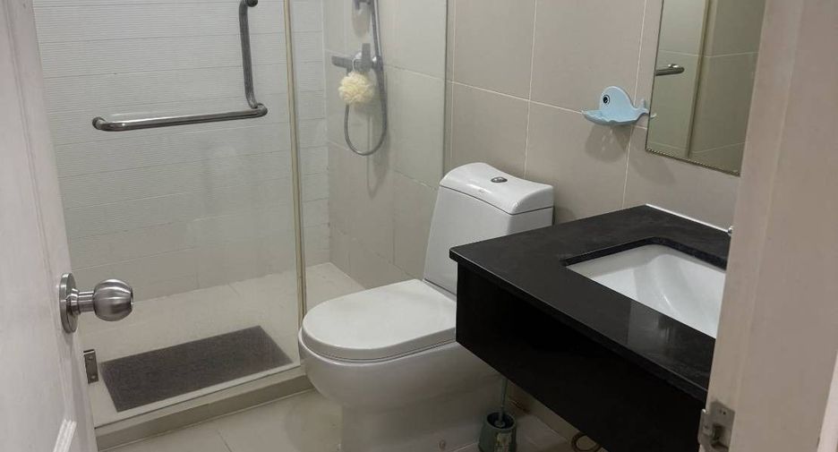 Condo en alquiler de 2 habitaciones en Huai Khwang, Bangkok
