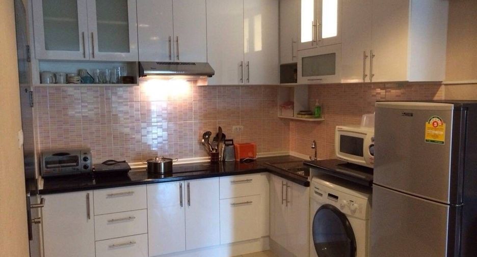Condo en alquiler de 2 habitaciones en Huai Khwang, Bangkok