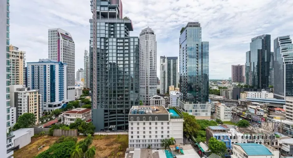For sale 4 bedrooms condo in Watthana, Bangkok
