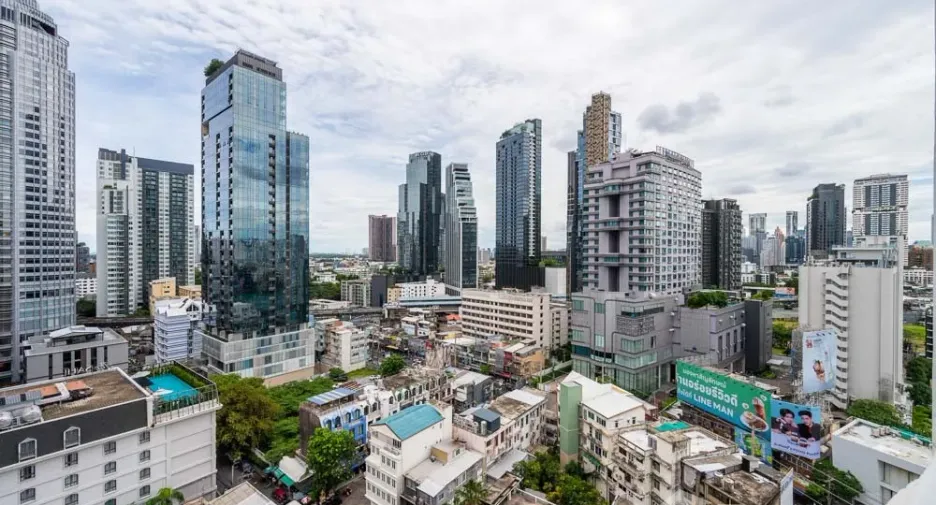 For sale 4 bedrooms condo in Watthana, Bangkok
