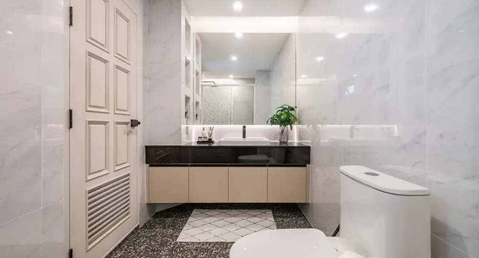 For sale 4 bedrooms condo in Watthana, Bangkok