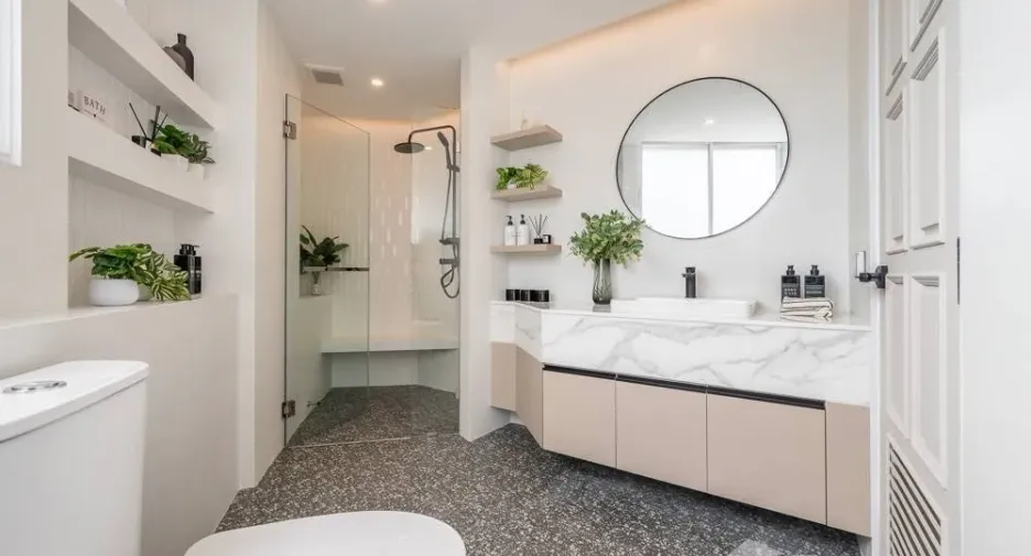 For sale 4 bedrooms condo in Watthana, Bangkok