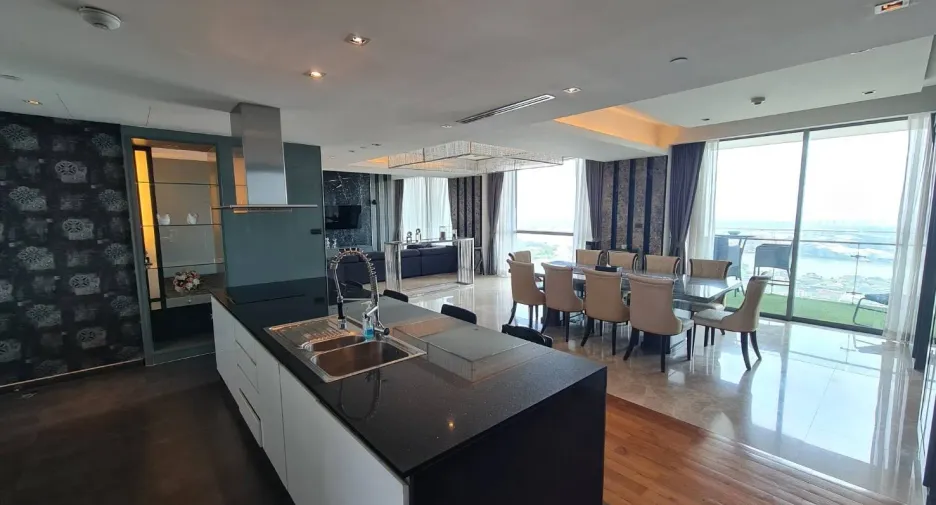 For sale 4 ベッドルーム condo in Yan Nawa, Bangkok
