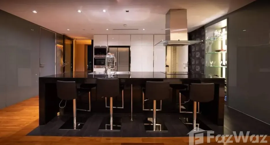 For sale 4 ベッドルーム condo in Yan Nawa, Bangkok