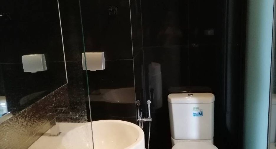 Condo en alquiler de 1 habitaciones en Khlong Toei, Bangkok