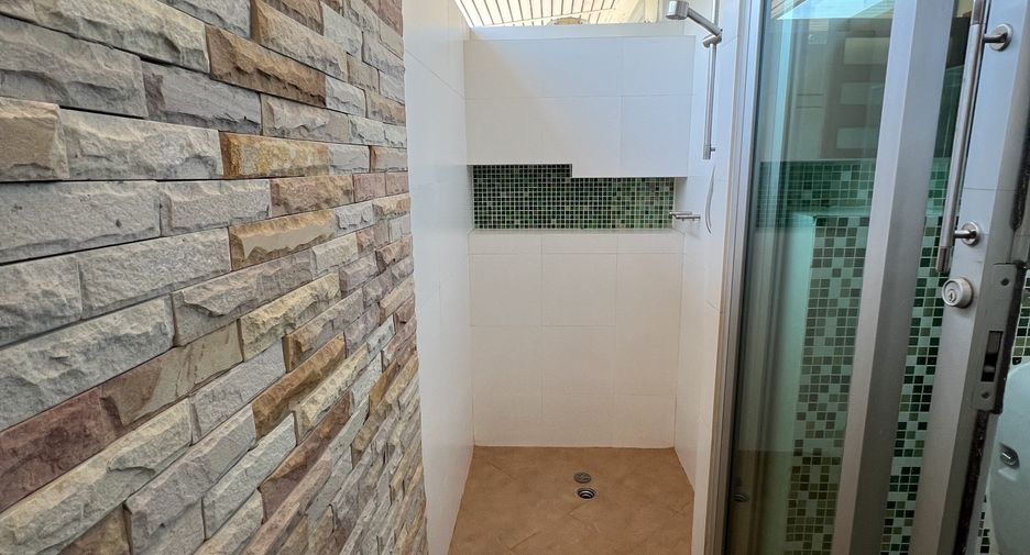 Villa zur Miete und zum Kauf mit 3 Zimmer in Bang Lamung, Chonburi