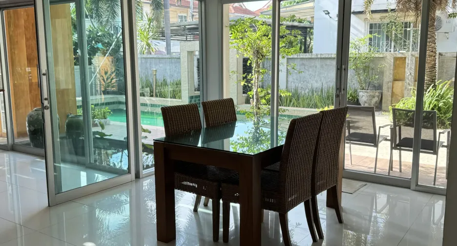Villa zur Miete und zum Kauf mit 3 Zimmer in Bang Lamung, Chonburi