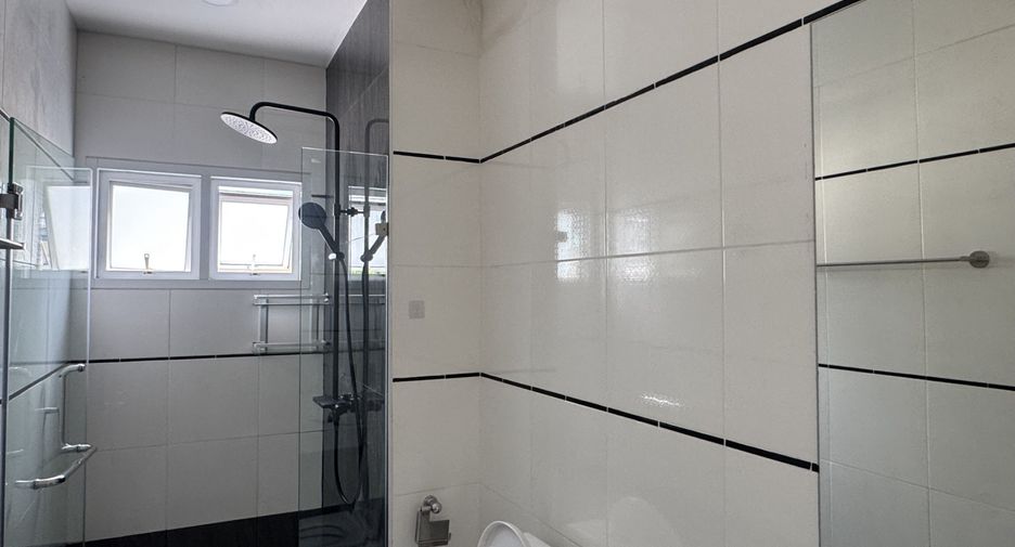 For rent 4 bedrooms house in Bang Lamung, Chonburi