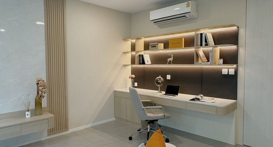 For sale and for rent 4 bedrooms house in Saphan Sung, Bangkok