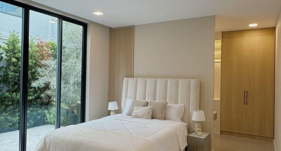 For sale and for rent 4 bedrooms house in Saphan Sung, Bangkok