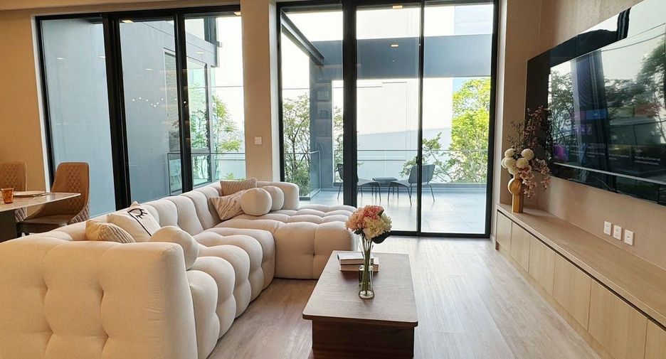 For sale and for rent 4 bedrooms house in Saphan Sung, Bangkok