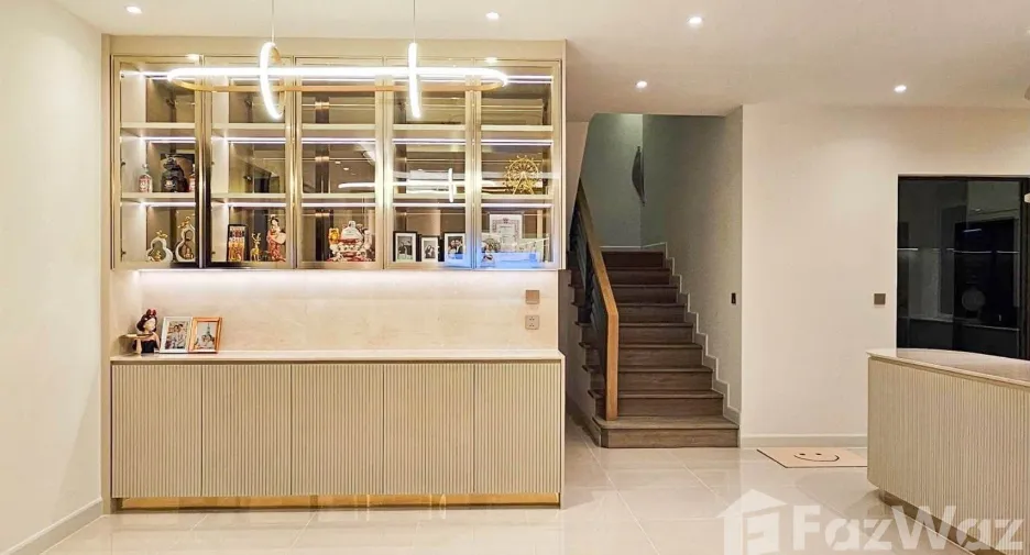 Casa en venta y en alquiler de 4 habitaciones en Prawet, Bangkok