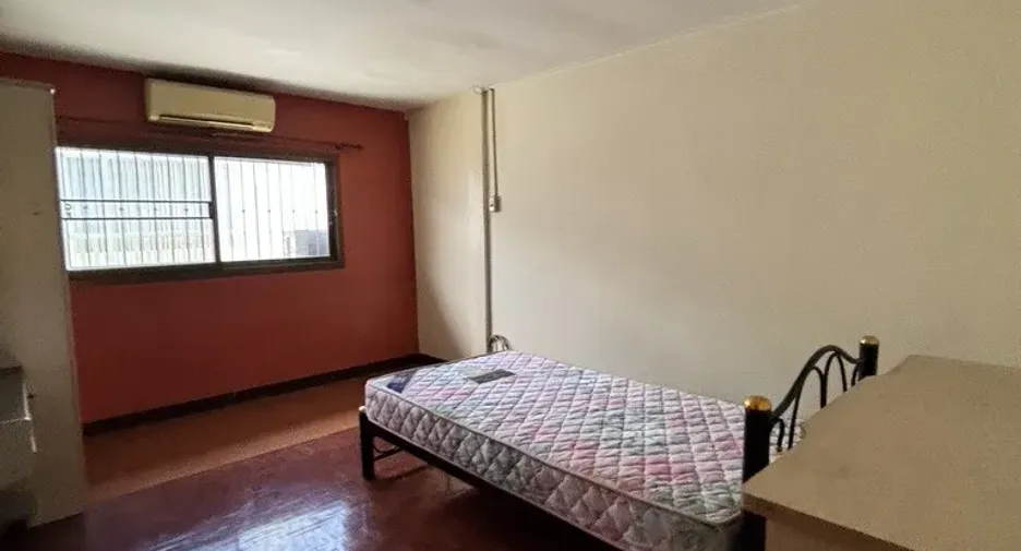 For sale 3 bedrooms townhouse in Suan Luang, Bangkok