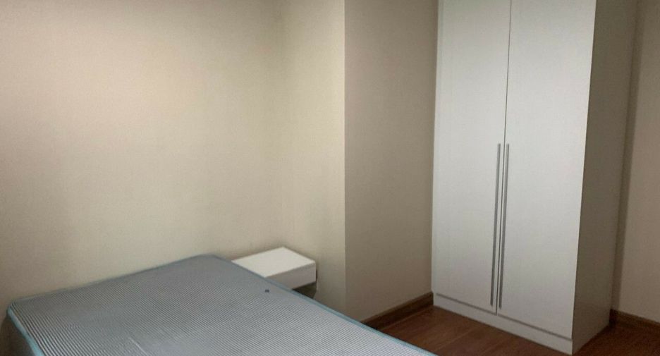 For rent 2 bedrooms condo in Huai Khwang, Bangkok