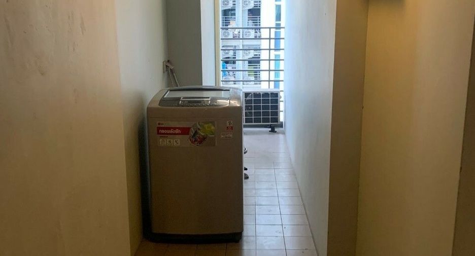 For rent 2 bedrooms condo in Huai Khwang, Bangkok