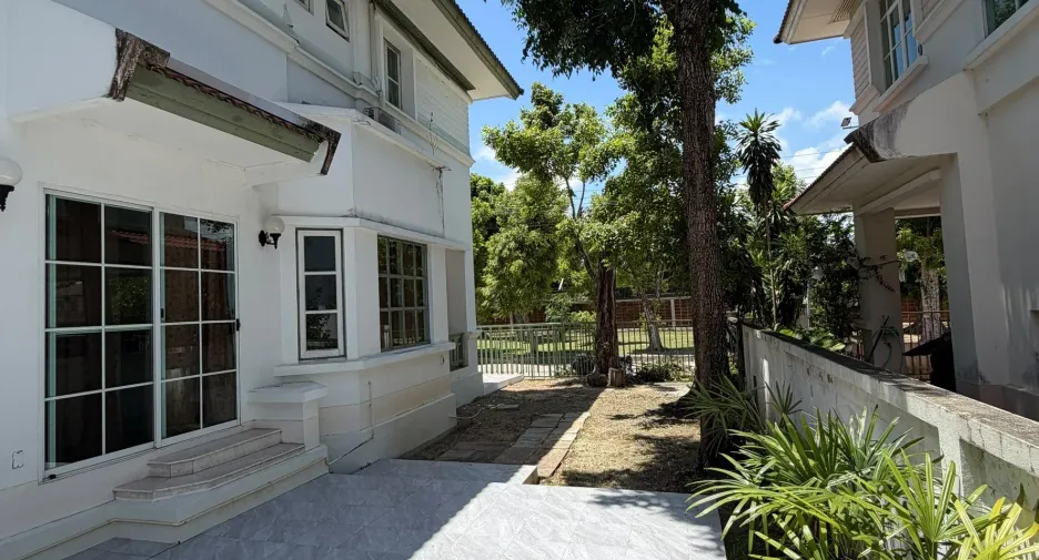 For sale and for rent 3 bedrooms house in Bang Phli, Samut Prakan