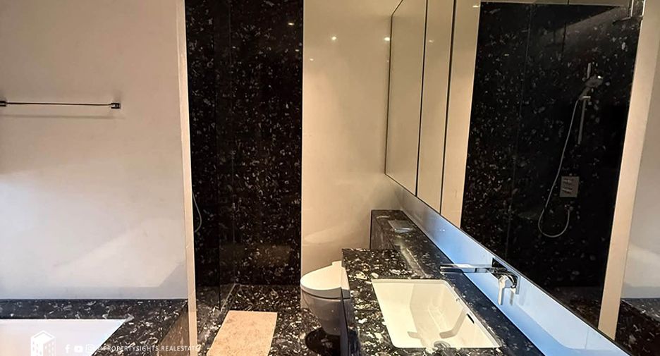 For rent 2 bedrooms condo in Khlong Toei, Bangkok