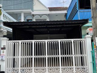 出租 2 卧室 联排别墅 在 Bang Na, 曼谷