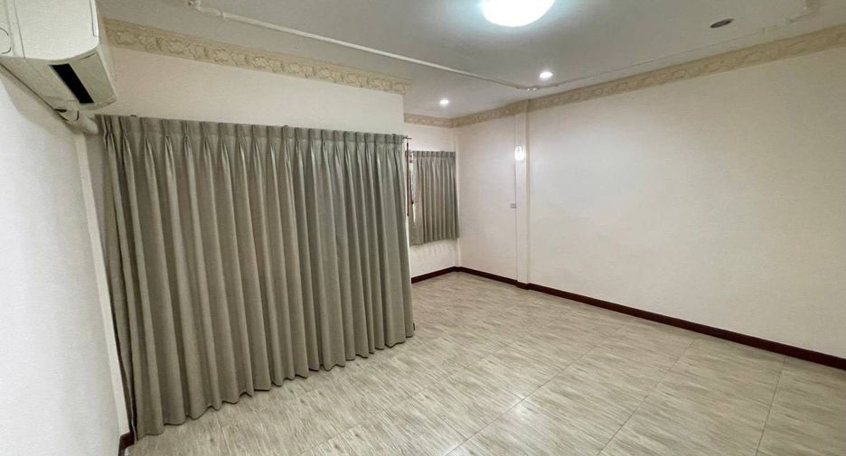 出租 2 卧室 联排别墅 在 Bang Na, 曼谷