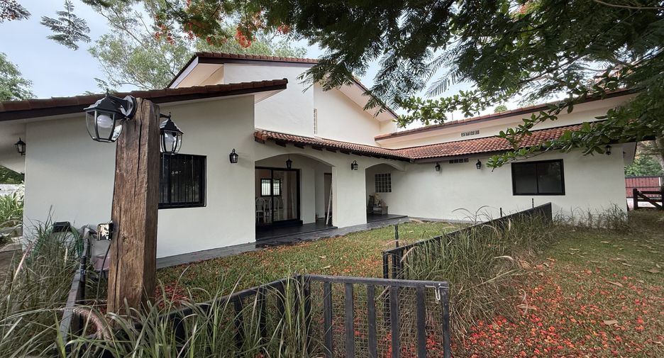 Villa zur Miete mit 4 Zimmer in Bang Lamung, Chonburi