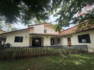 Villa zur Miete mit 4 Zimmer in Bang Lamung, Chonburi