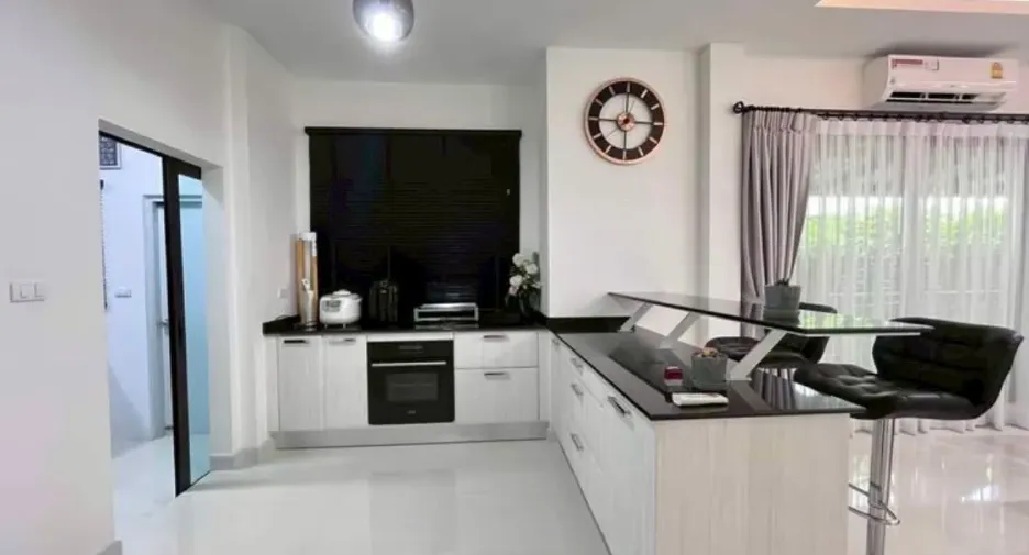 Haus zum Kauf mit 4 Zimmer in Bang Phli, Samut Prakan