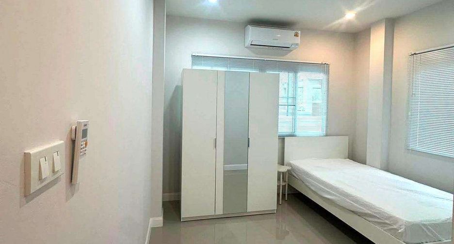 À louer 3 chambres maison à San Kamphaeng, Chiang Mai