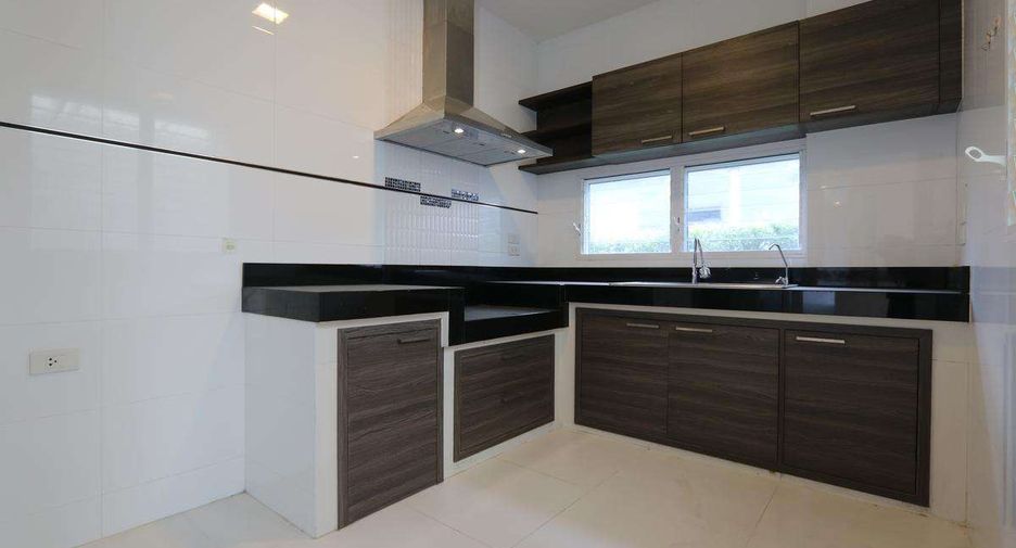 Haus zum Kauf mit 4 Zimmer in San Kamphaeng, Chiang Mai