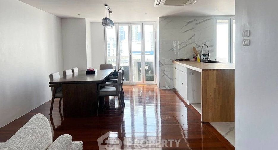 For sale 3 bedrooms condo in Watthana, Bangkok