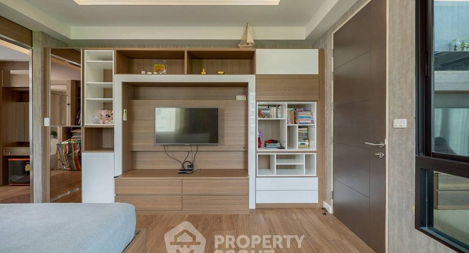 For sale 3 bedrooms townhouse in Khlong Toei, Bangkok
