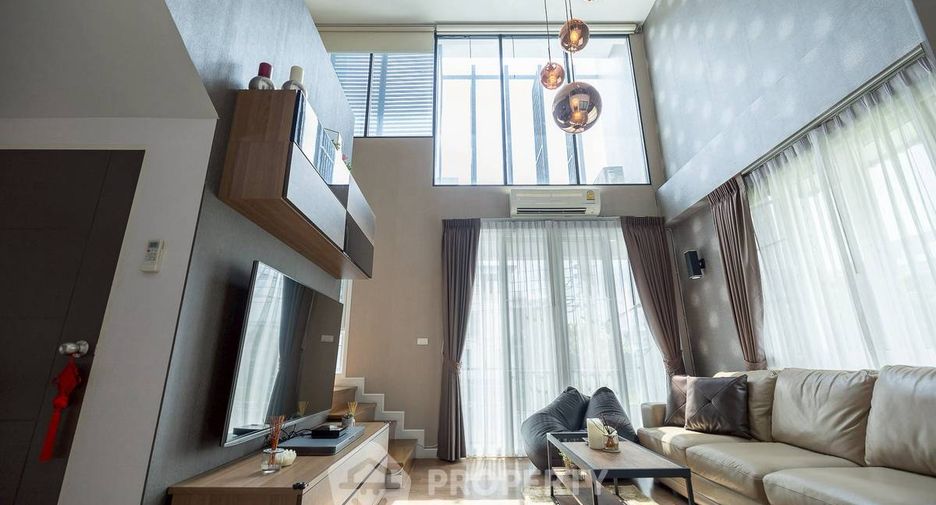 For sale 3 bedrooms townhouse in Khlong Toei, Bangkok