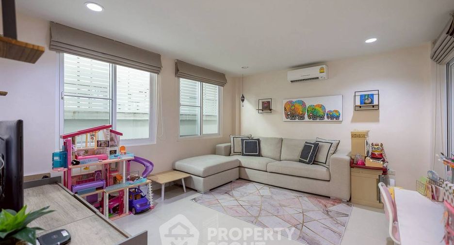For sale 3 bedrooms townhouse in Khlong Toei, Bangkok