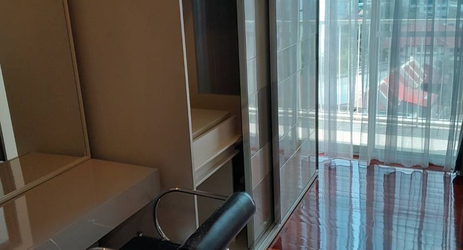 For rent 2 bedrooms condo in Watthana, Bangkok