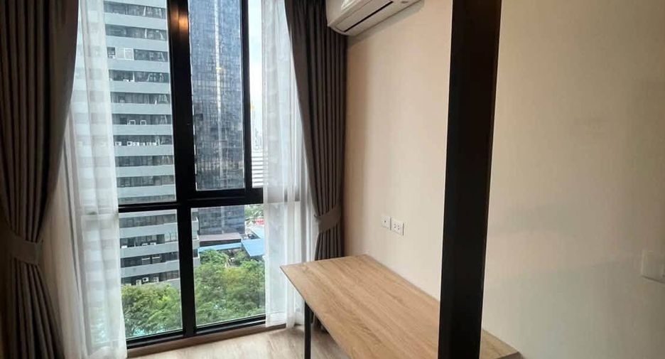 For rent 2 bedrooms condo in Huai Khwang, Bangkok