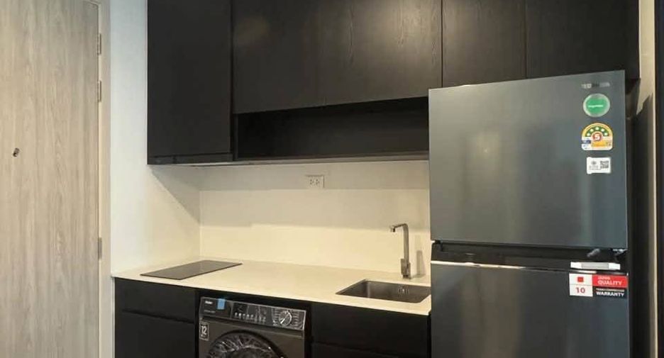 For rent 2 bedrooms condo in Huai Khwang, Bangkok