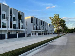 Reihenhaus zur Miete mit 3 Zimmer in Saphan Sung, Bangkok