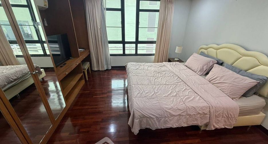 For rent 2 bedrooms condo in Watthana, Bangkok
