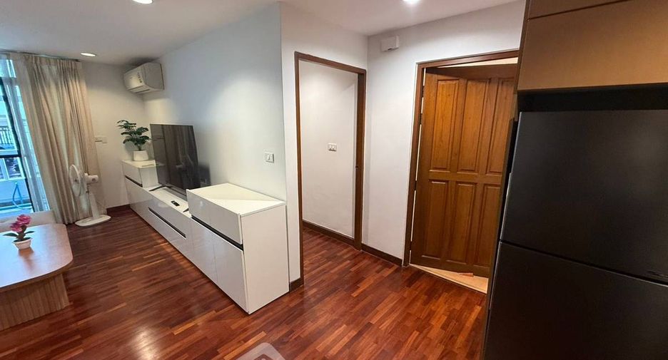 For rent 2 bedrooms condo in Watthana, Bangkok