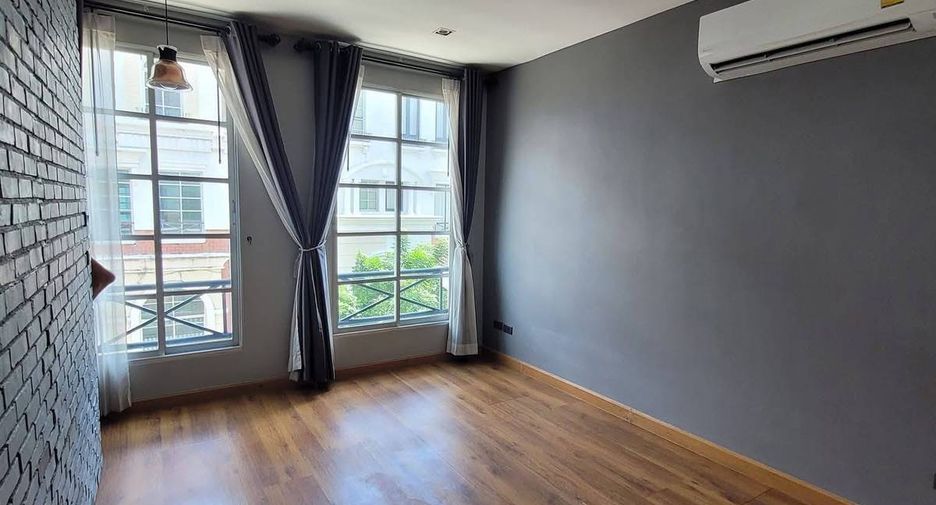 Casa en alquiler de 3 habitaciones en Yan Nawa, Bangkok