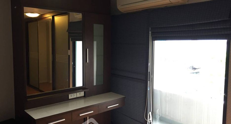 For rent 2 bedrooms condo in Sathon, Bangkok