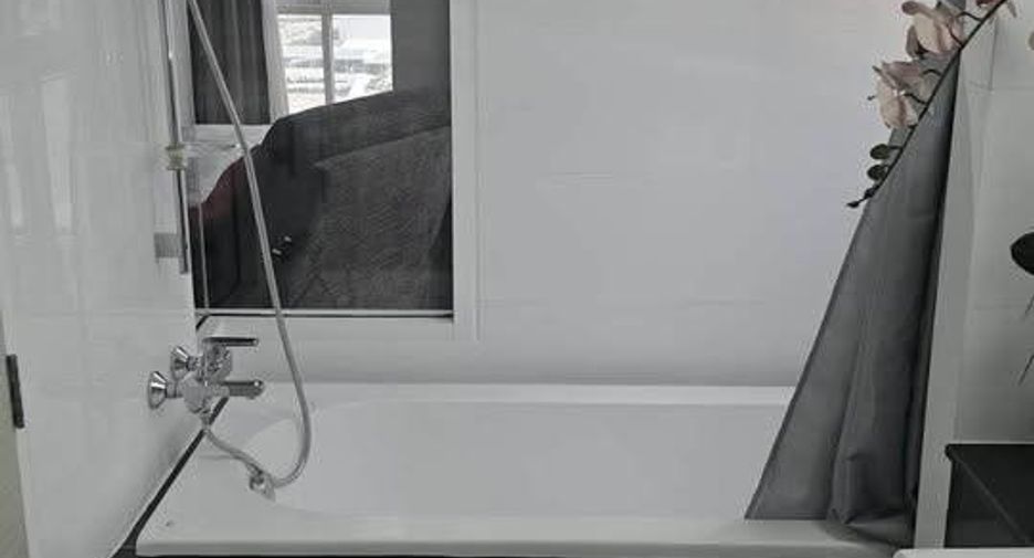 For rent 2 bedrooms condo in Bang Na, Bangkok