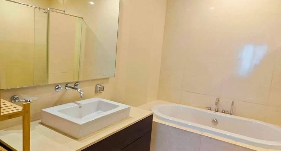 Wohnung zur Miete mit 2 Zimmer in Khlong Toei, Bangkok