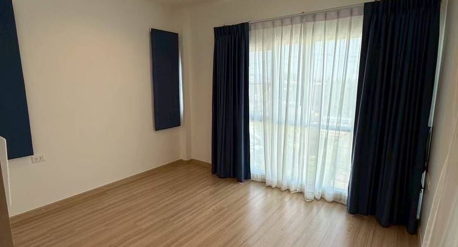 For rent 3 bedrooms townhouse in Bang Khun Thian, Bangkok