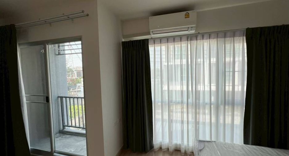 For rent 3 bedrooms townhouse in Bang Khun Thian, Bangkok