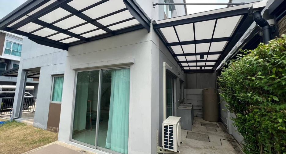 For rent 3 bedrooms townhouse in Bang Khun Thian, Bangkok