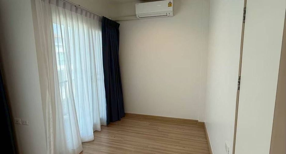 For rent 3 bedrooms townhouse in Bang Khun Thian, Bangkok