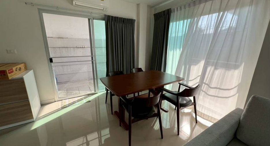 For rent 3 bedrooms townhouse in Bang Khun Thian, Bangkok