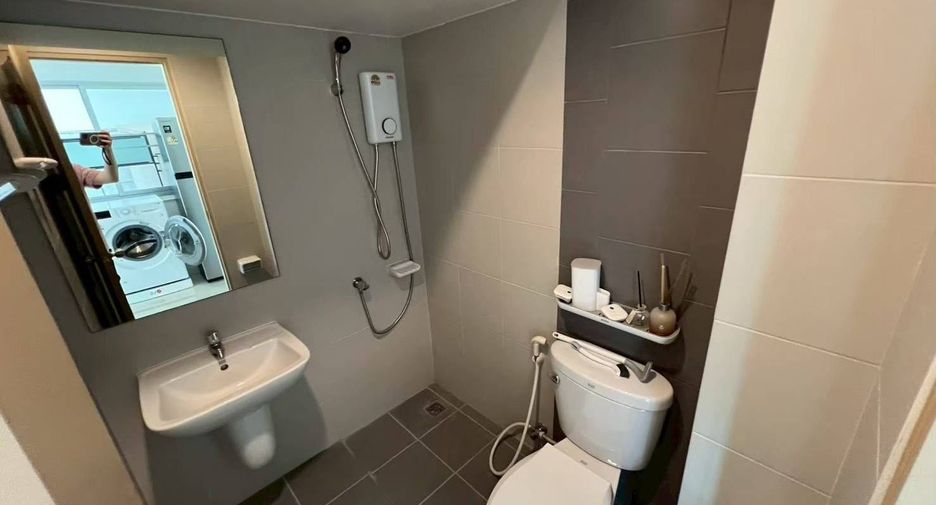 For rent 3 bedrooms townhouse in Bang Khun Thian, Bangkok