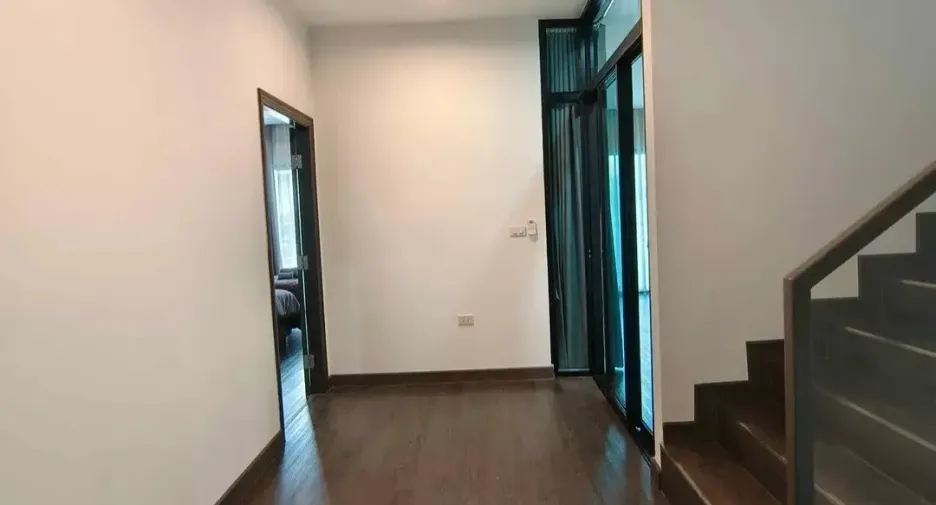 For sale and for rent 5 bedrooms house in Watthana, Bangkok